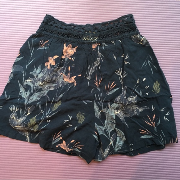 NWT Roxy Shorts Size XS - Picture 2 of 4